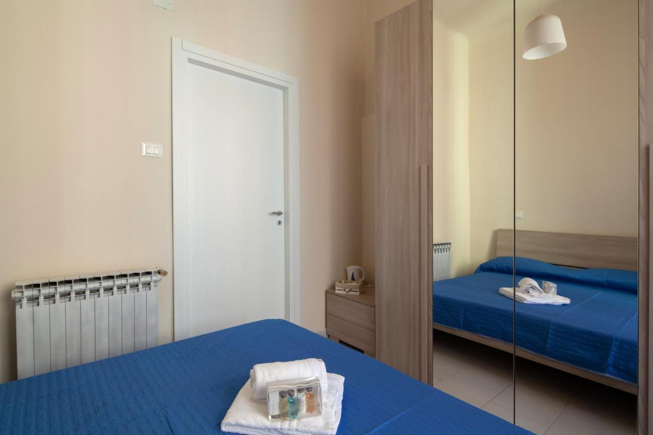 Rent Rooms La Spezia Exteriör bild